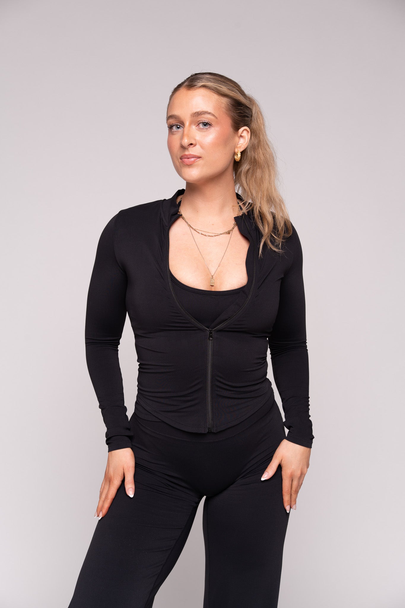 Ease x Amalie Vad - Zippy Jacket (Black)