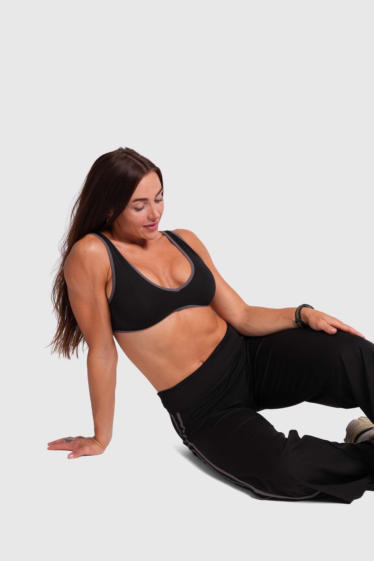Flow Striped Sports Bra (Black/Grey)