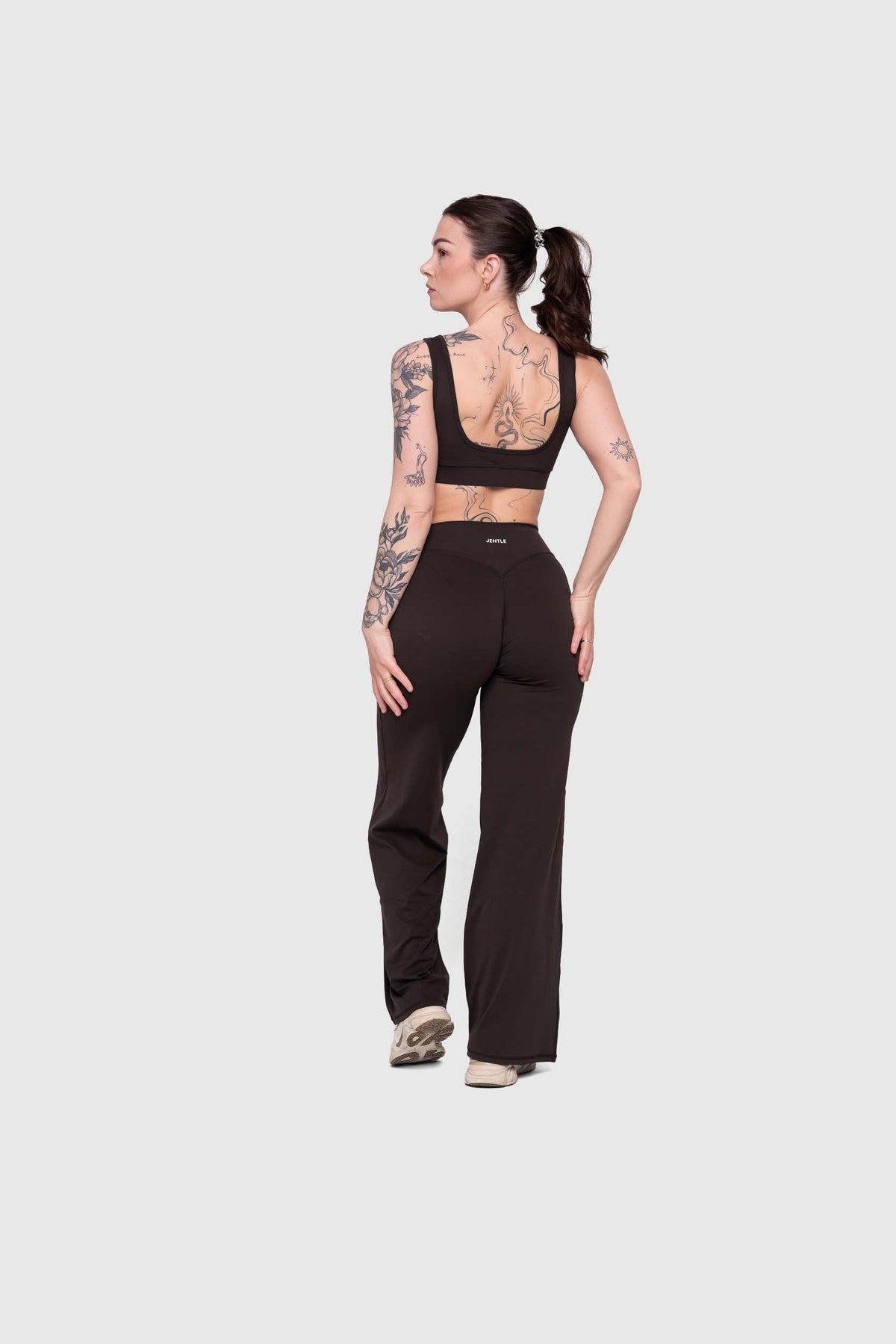 Ease Performance Sports Bra (Dark Brown)