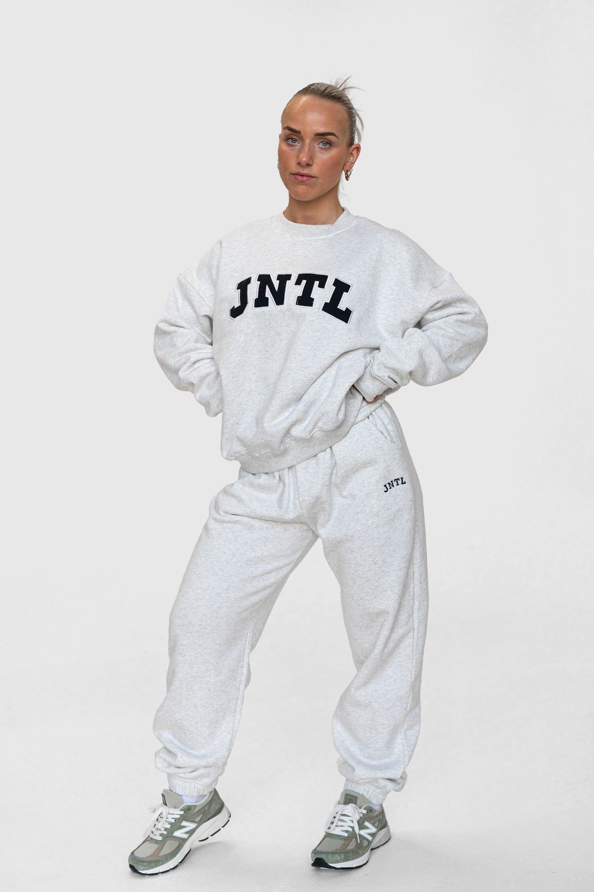 JNTL Sweatpants (Light Grey)