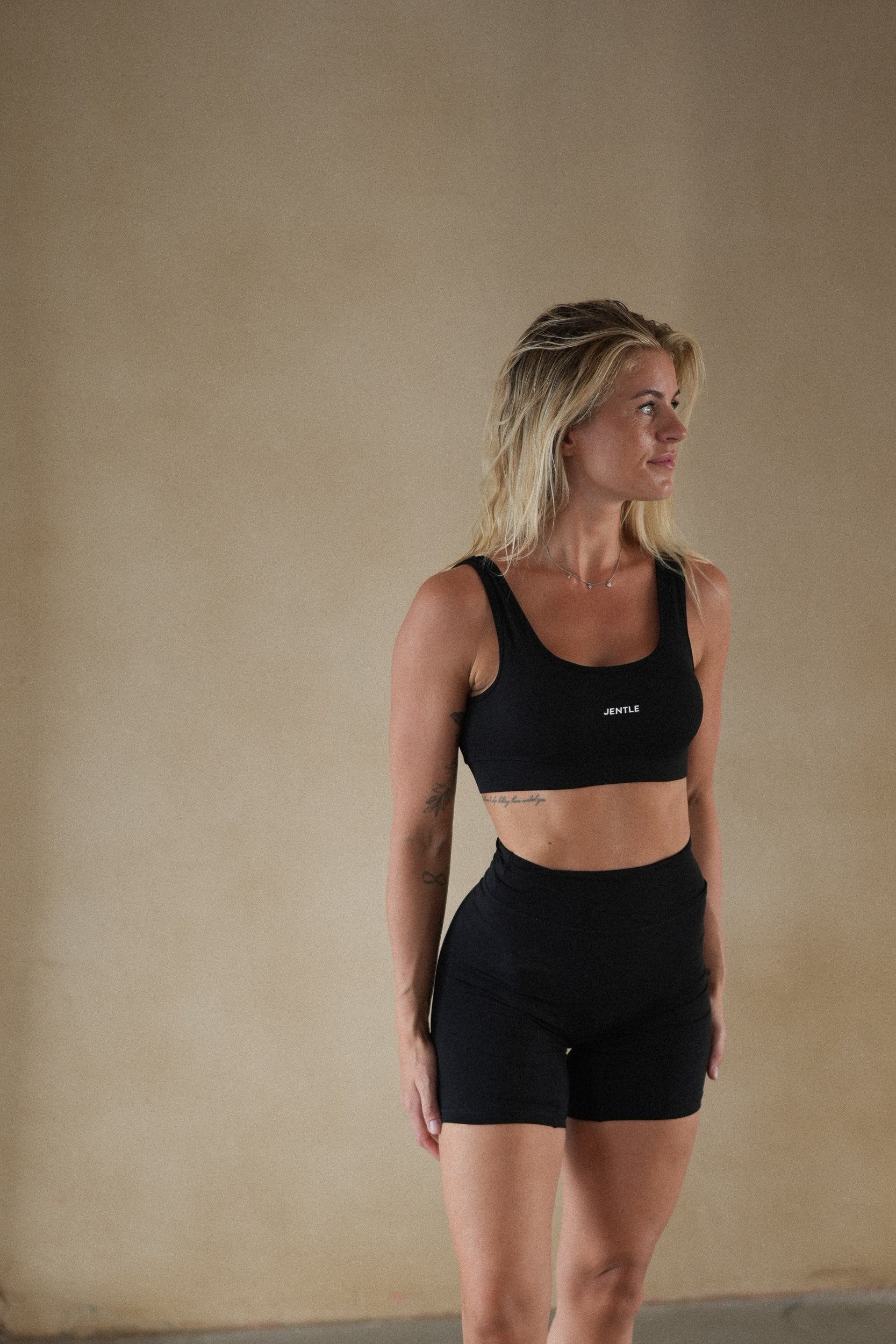 Ease Performance Sports Bra (Black)