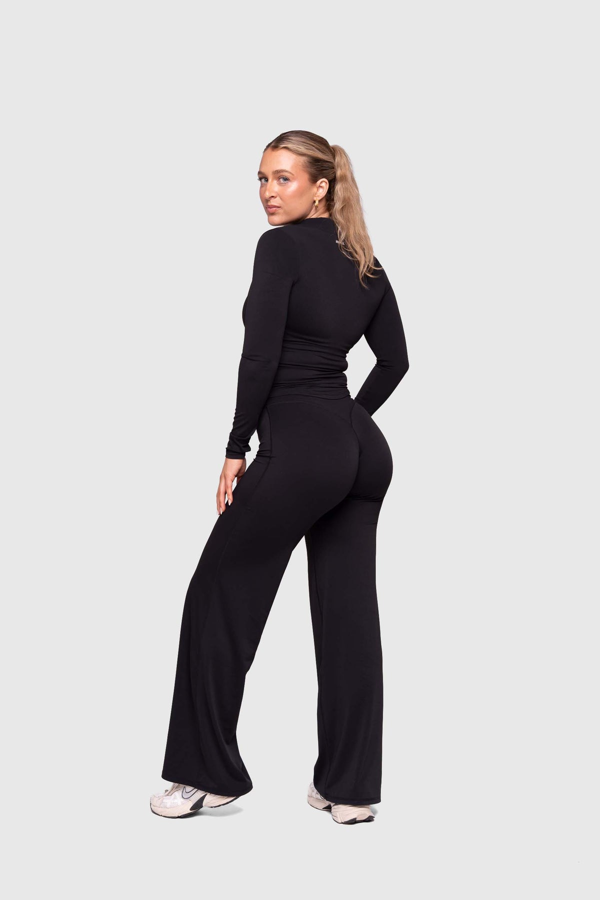 Ease x Amalie Vad - Zippy Jacket (Black)