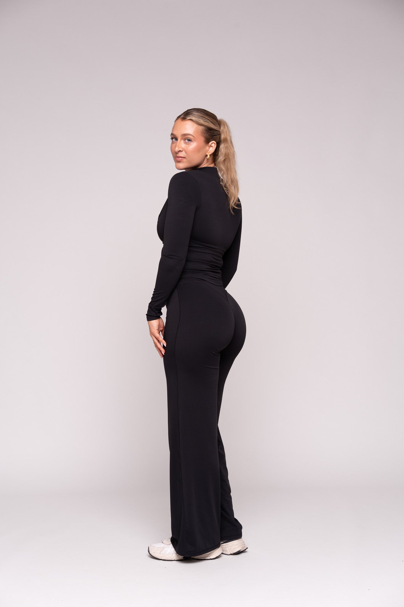 Ease x Amalie Vad - Straight Leg Pants (Black)