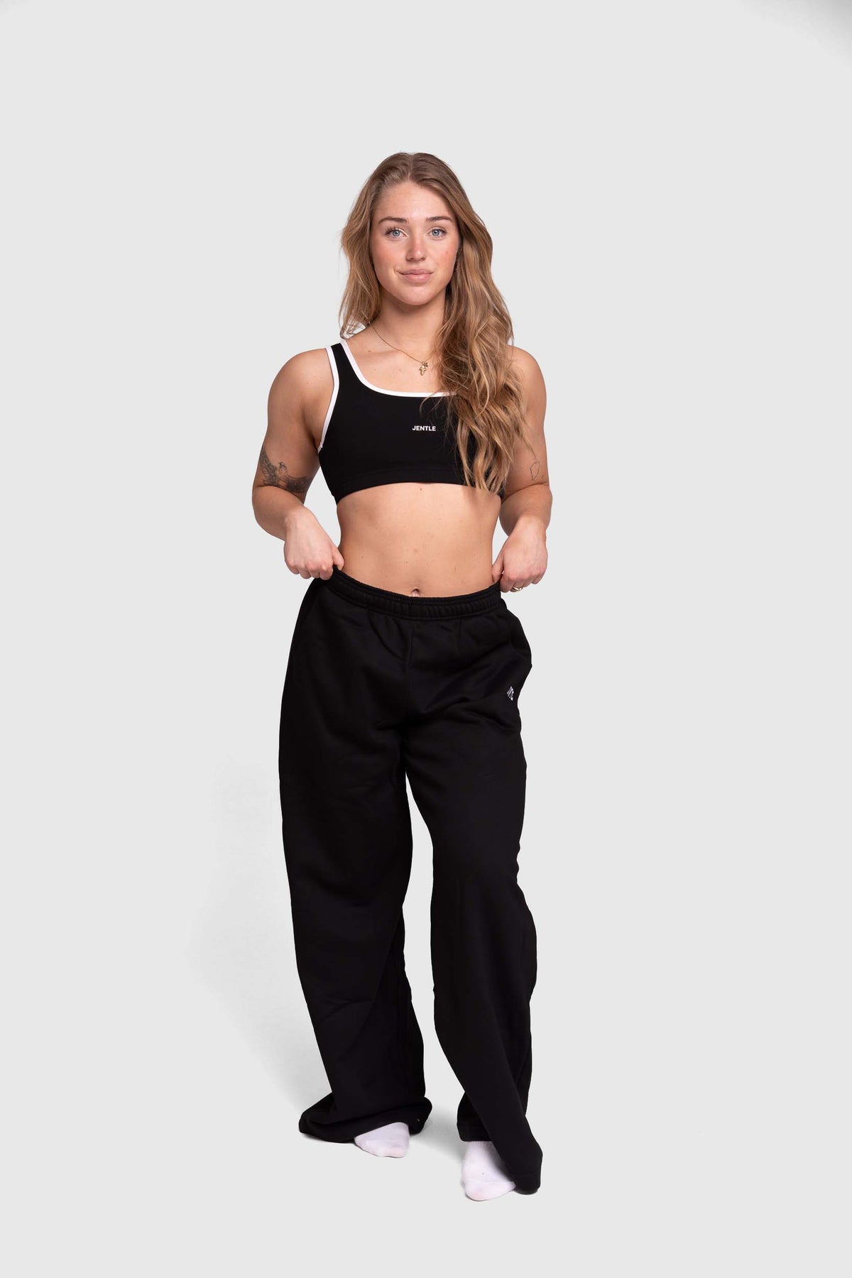 Day Sports Bra (Black/White)