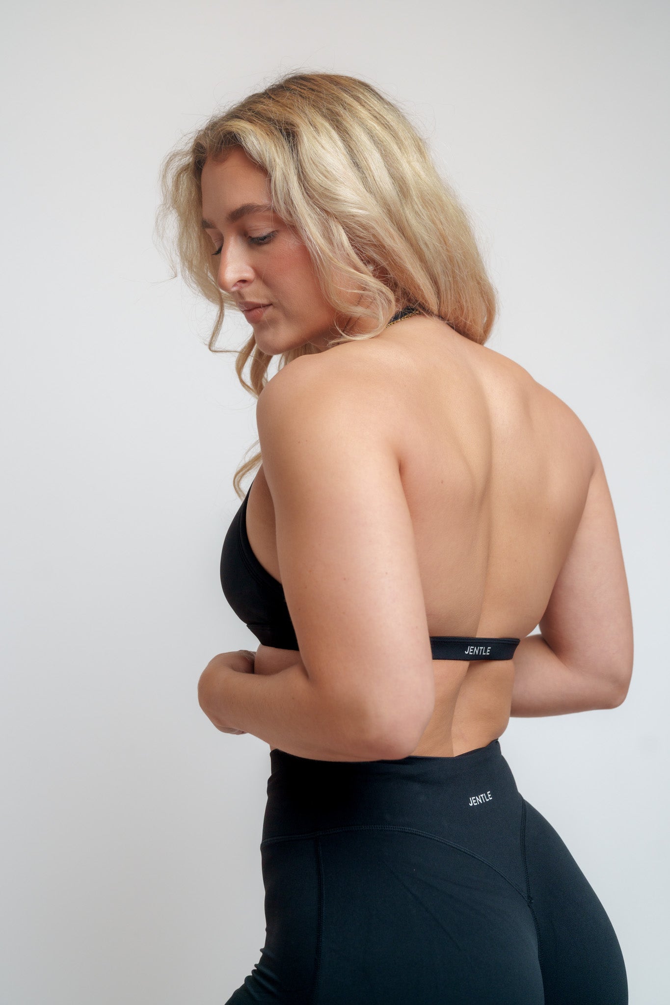 Ease x Amalie Vad - Halterneck Sports Bra (Black)
