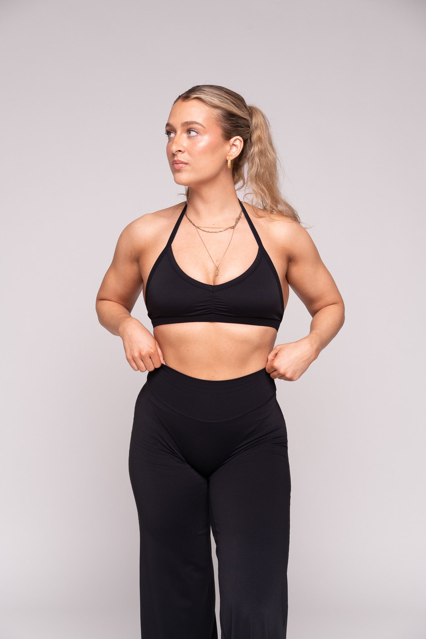 Ease x Amalie Vad - Halterneck Sports Bra (Black)
