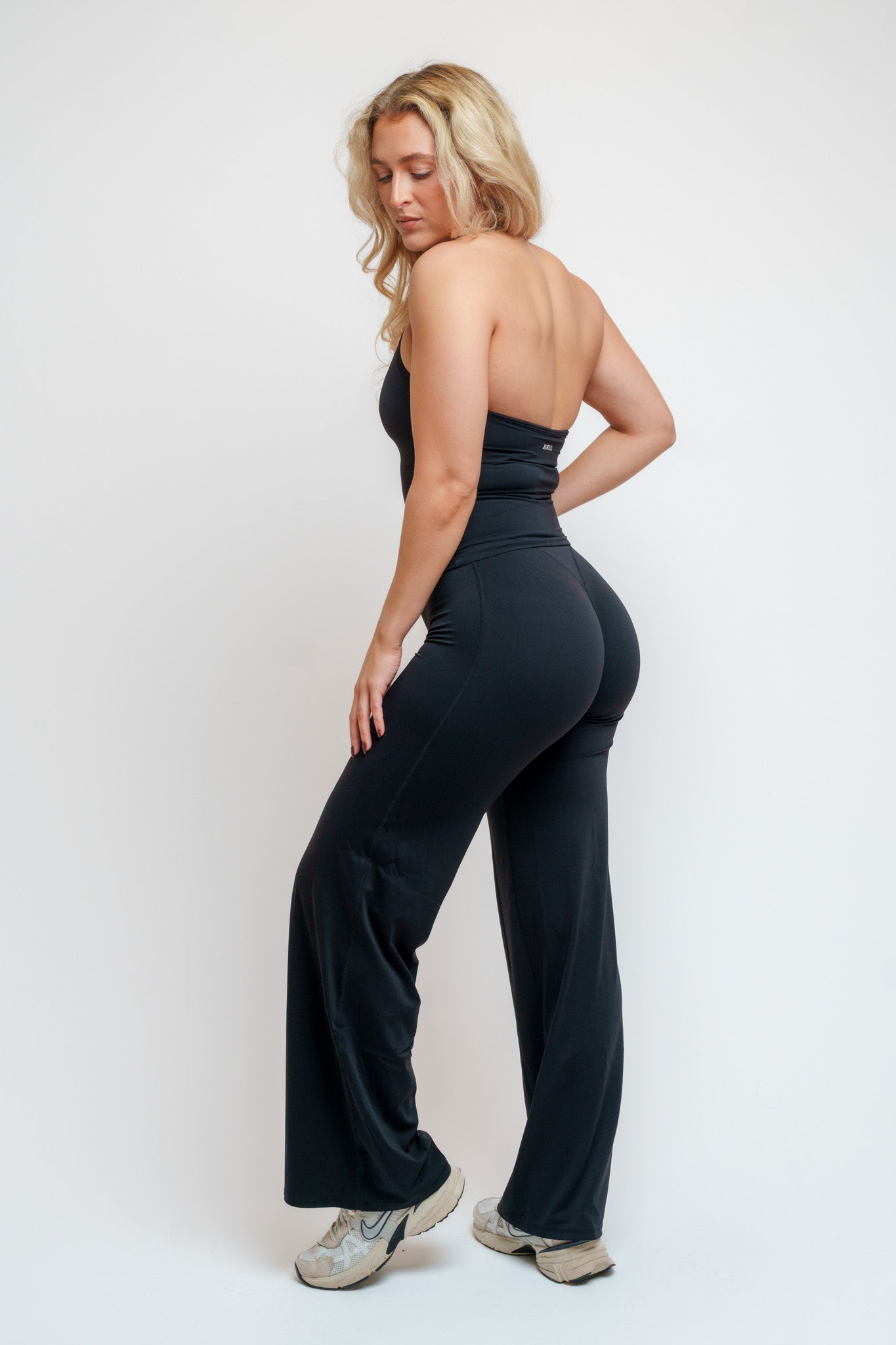 Ease x Amalie Vad - Halterneck Top (Black)
